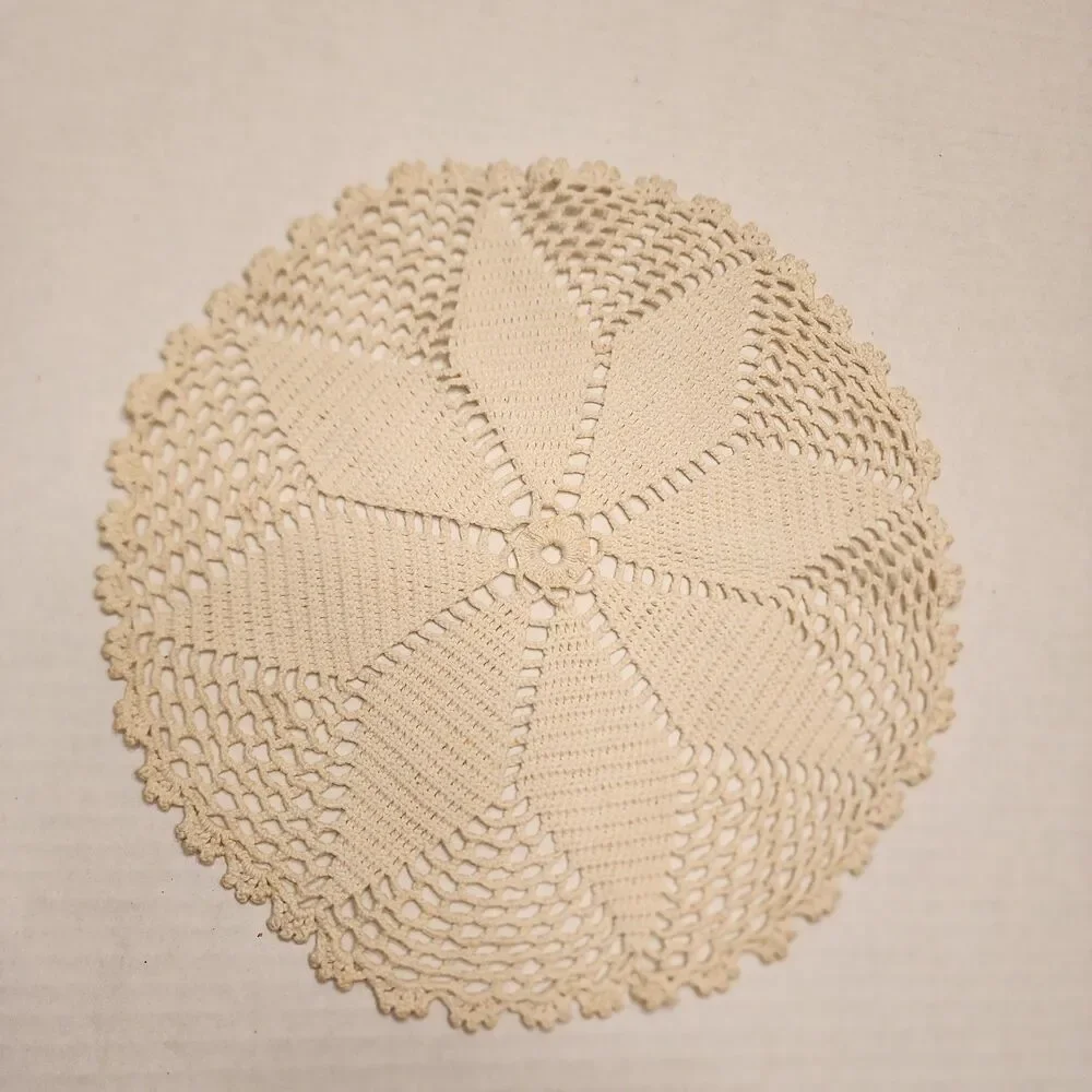 Circular Star patterned handmade crocheted cream doilie ~12 in